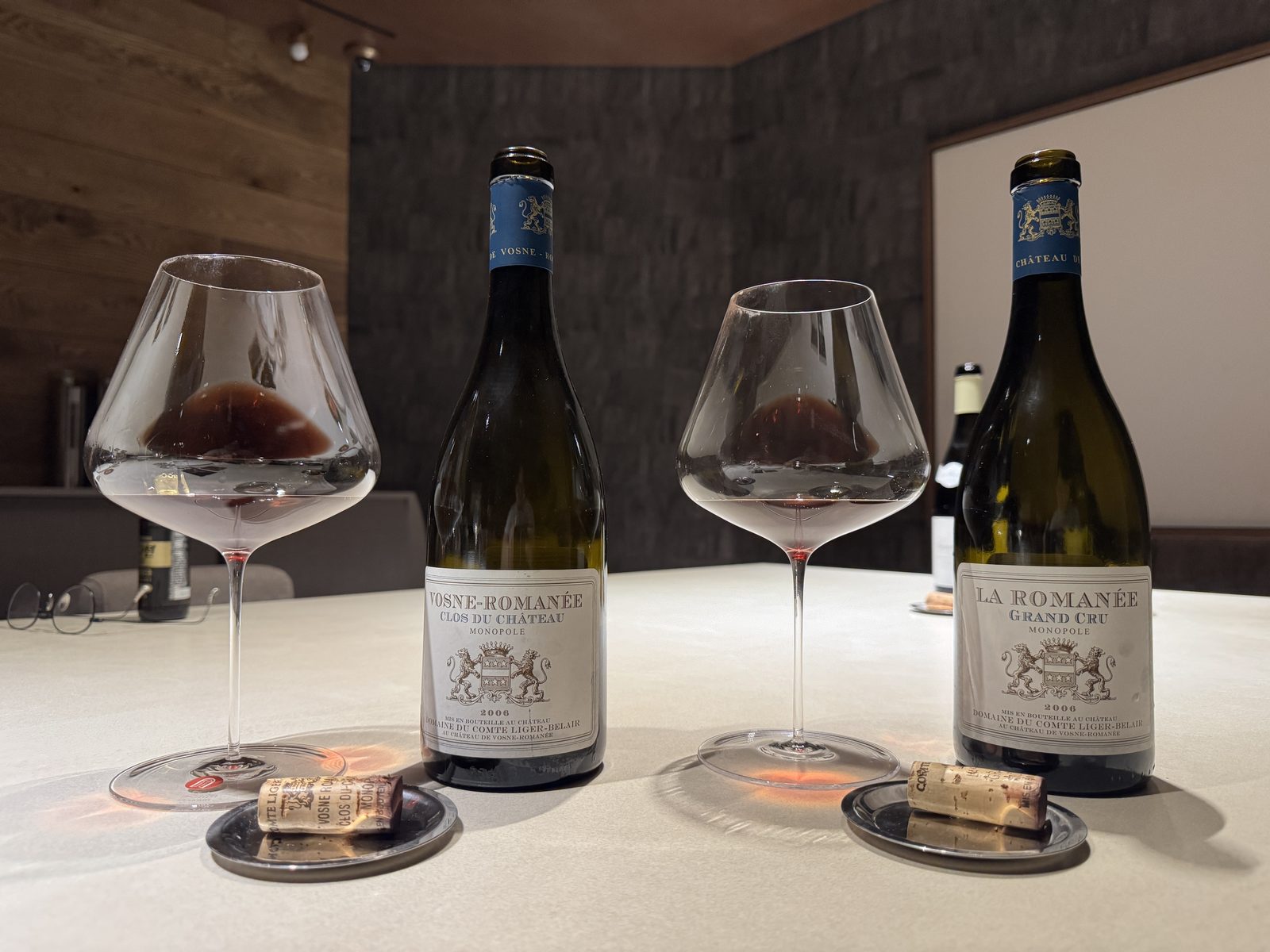 Domaine du Comte Liger-Belair — La Romanée Grand Cru vs Vosne-Romanée Clos du Château, 2006