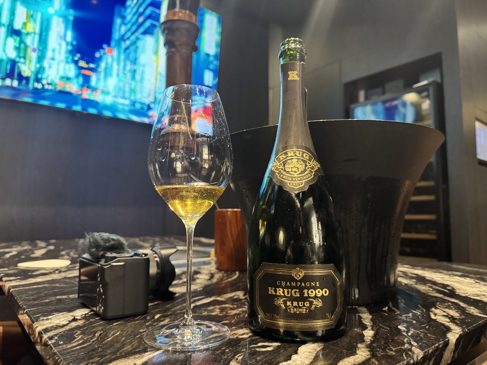Krug Vintage Brut 1990, the bottle and a first glass